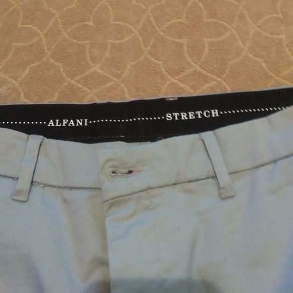 G. H. BASS & Co. 33 x 32  Tan Pants - Picture 2 of 3